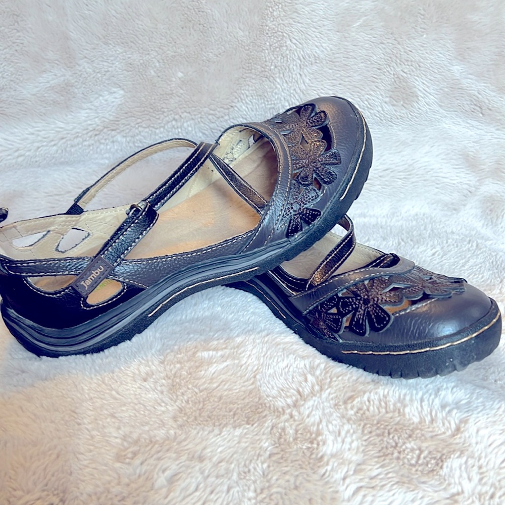 Jambu All Terra Design Sandals size 7.5, black, like new!